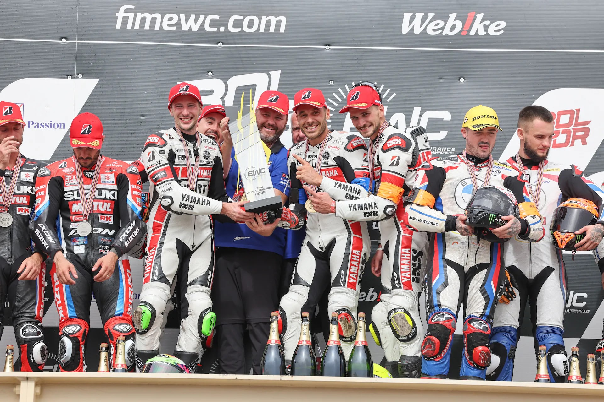 TEAM BOSS KAINZ ON EWC TITLE GOLD